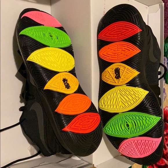 Kyries 5 - Picture 3 of 4